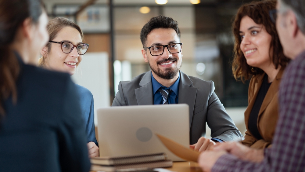 Gestión de equipos de ventas: estrategias de liderazgo para maximizar el rendimiento